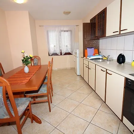 Apartamento 2 Bedroom In Tisno