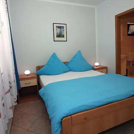 2 Bedroom In Apartamento Tisno